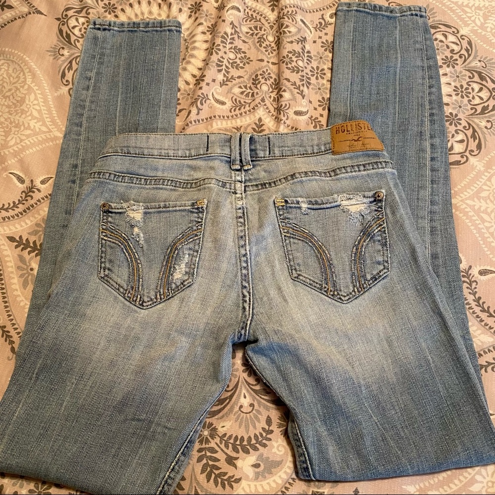 Hollister Distressed Jeans🌺